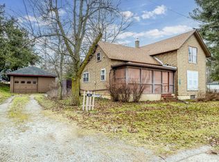 884 W Glendora Rd, Buchanan, MI 49107