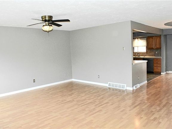 4th image of 1625 Scarborough Dr