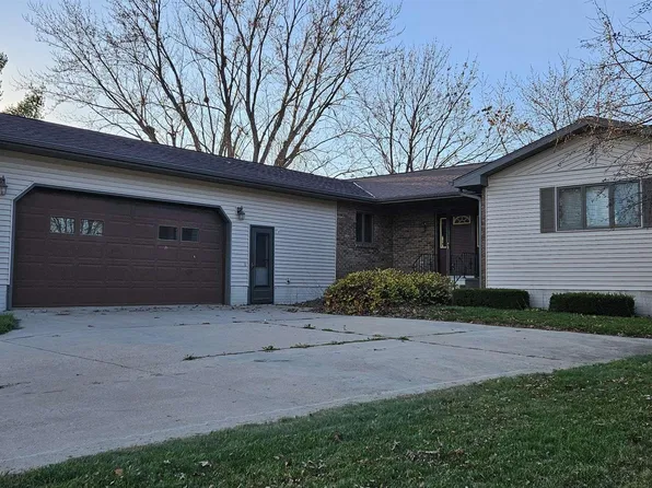 206 Sunset Cir, Nashua, IA 50658