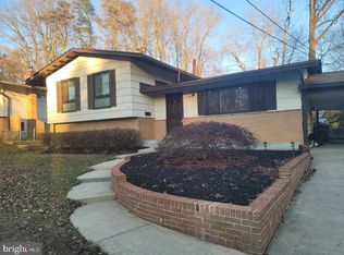 11104 Del Rio Dr, Fairfax, VA 22030