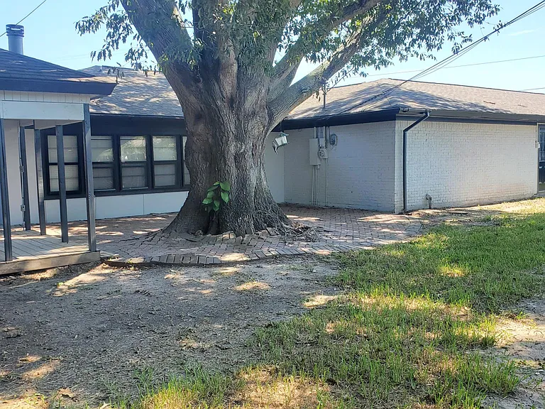 101 Lindsey Ave — Photo 28