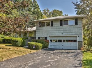 78 Clearview Dr, Pittsford, NY 14534