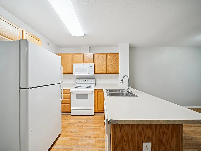 ReNew Bayshore Townhomes — Photo 14