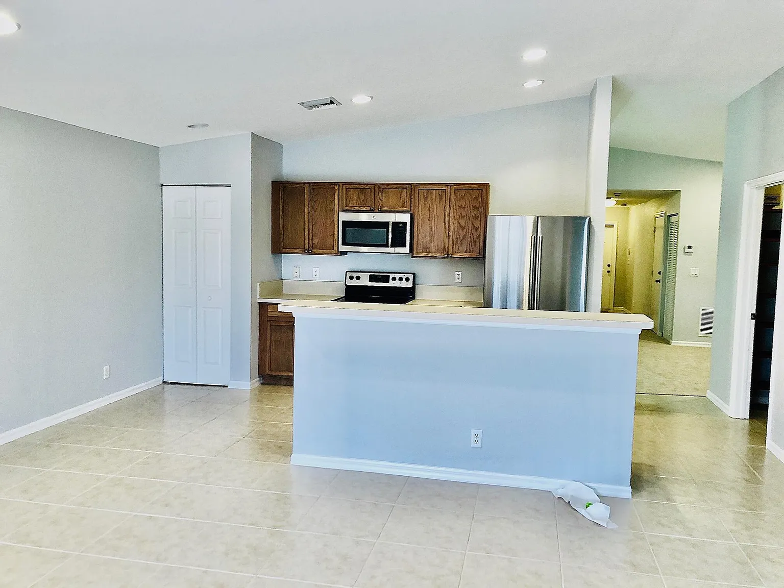3 bed, 2.0 bath, 1717 sqft, $2,650 — Photo 2