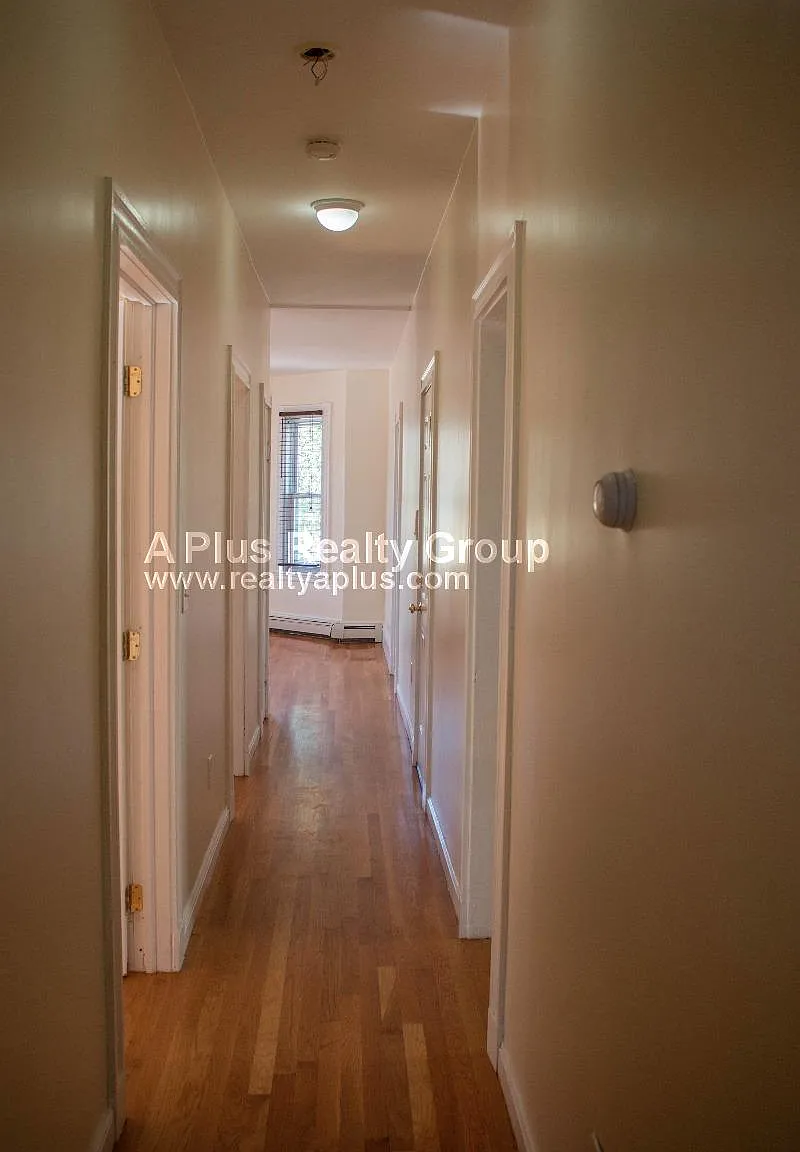 4 bed, 1.0 bath, $3,775 — Photo 3