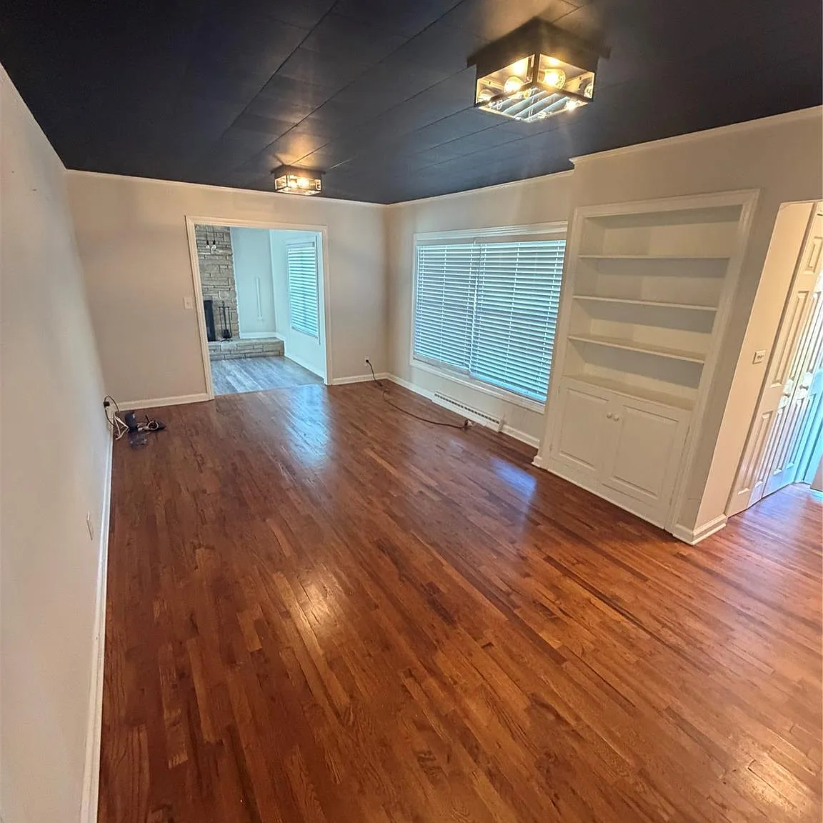 3 bed, 1.0 bath, 1209 sqft, $1,800 — Photo 2