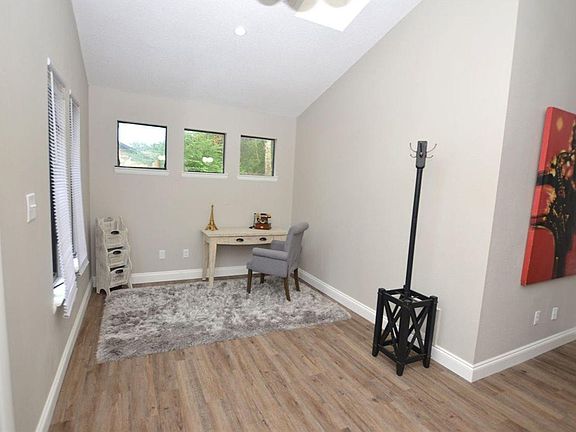 4th image of 5827 Somerset Dr