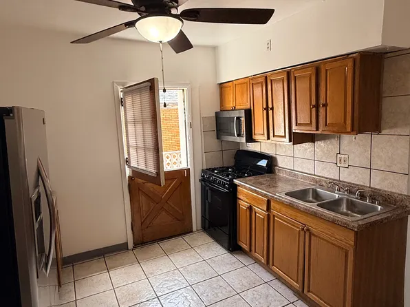 800 Melrose Ave APT 2, Ambridge, PA 15003