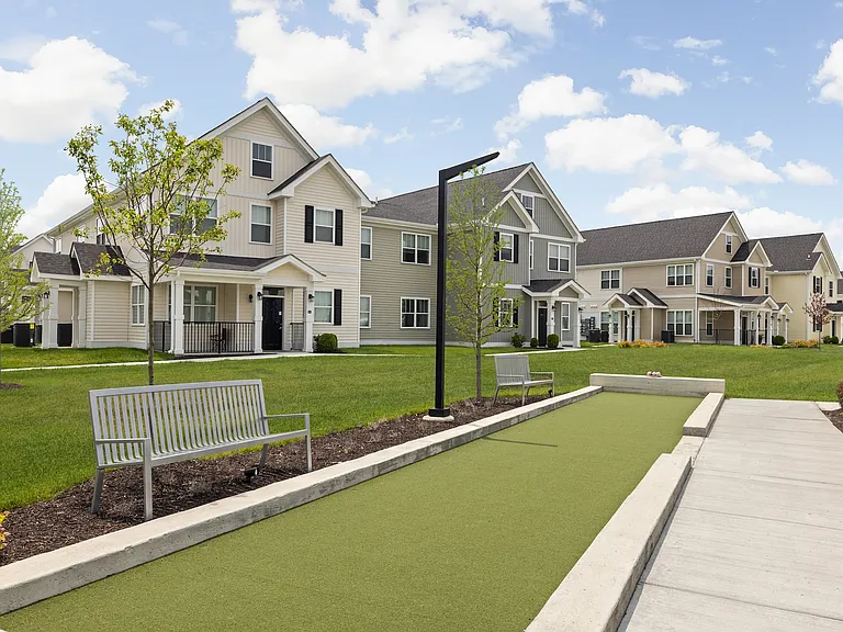 Hickory Cottages Apartment Homes — Photo 41