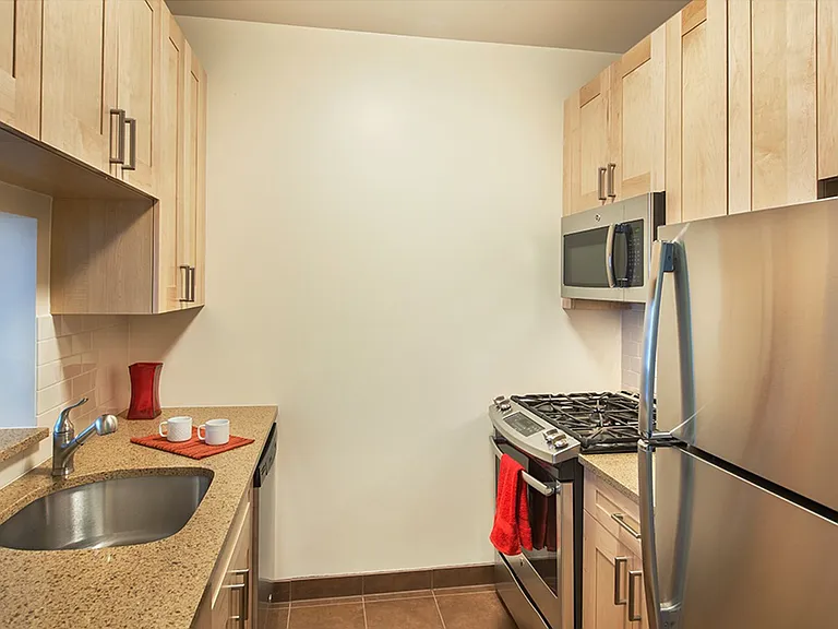 21 West St #22A — Photo 4