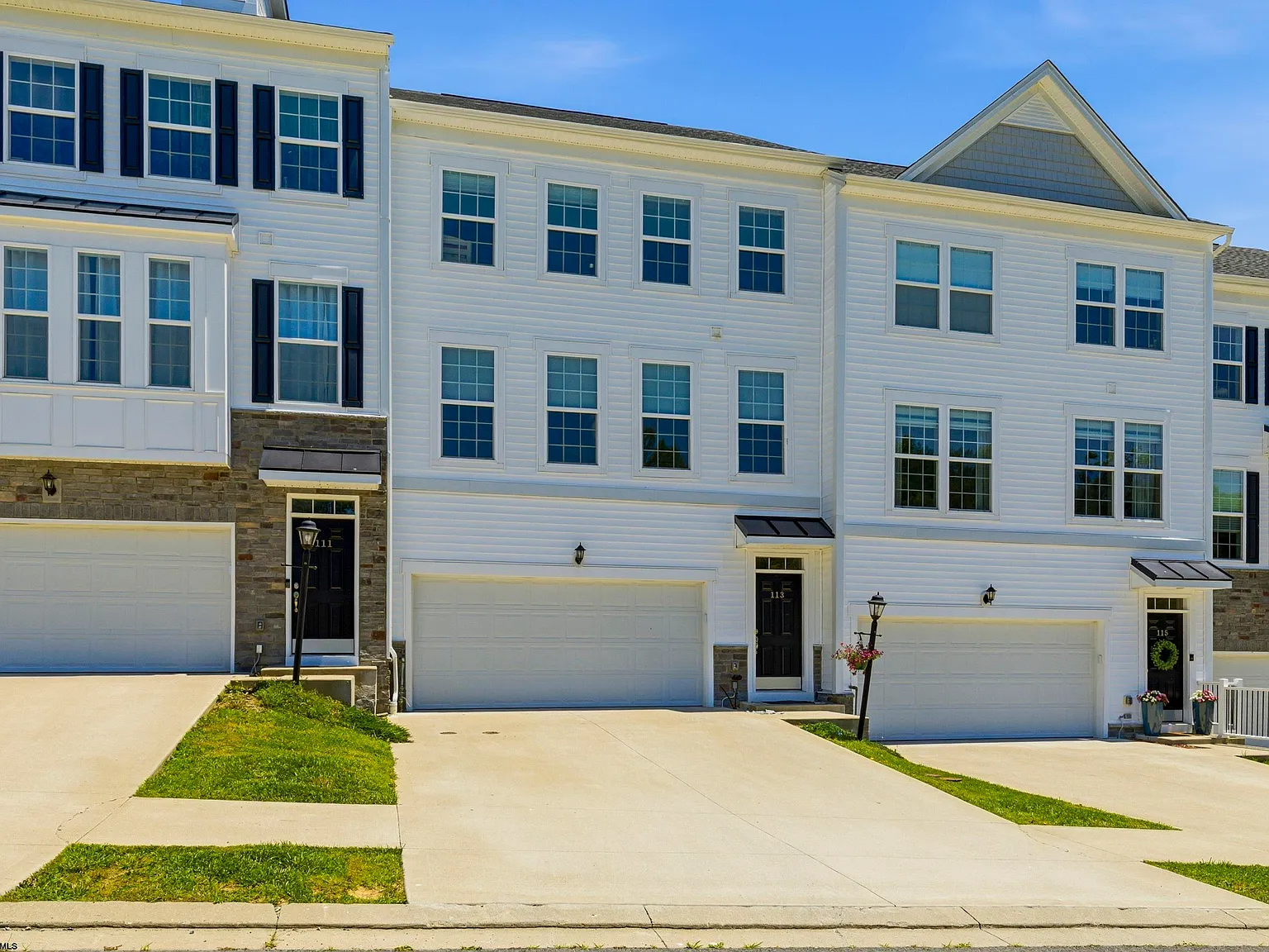 3 bed, 2.5 bath, $3,000 — Photo 3