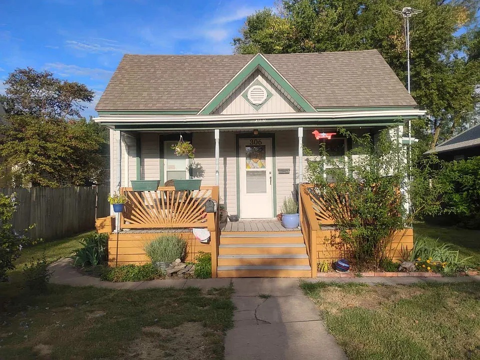 306 S Main St