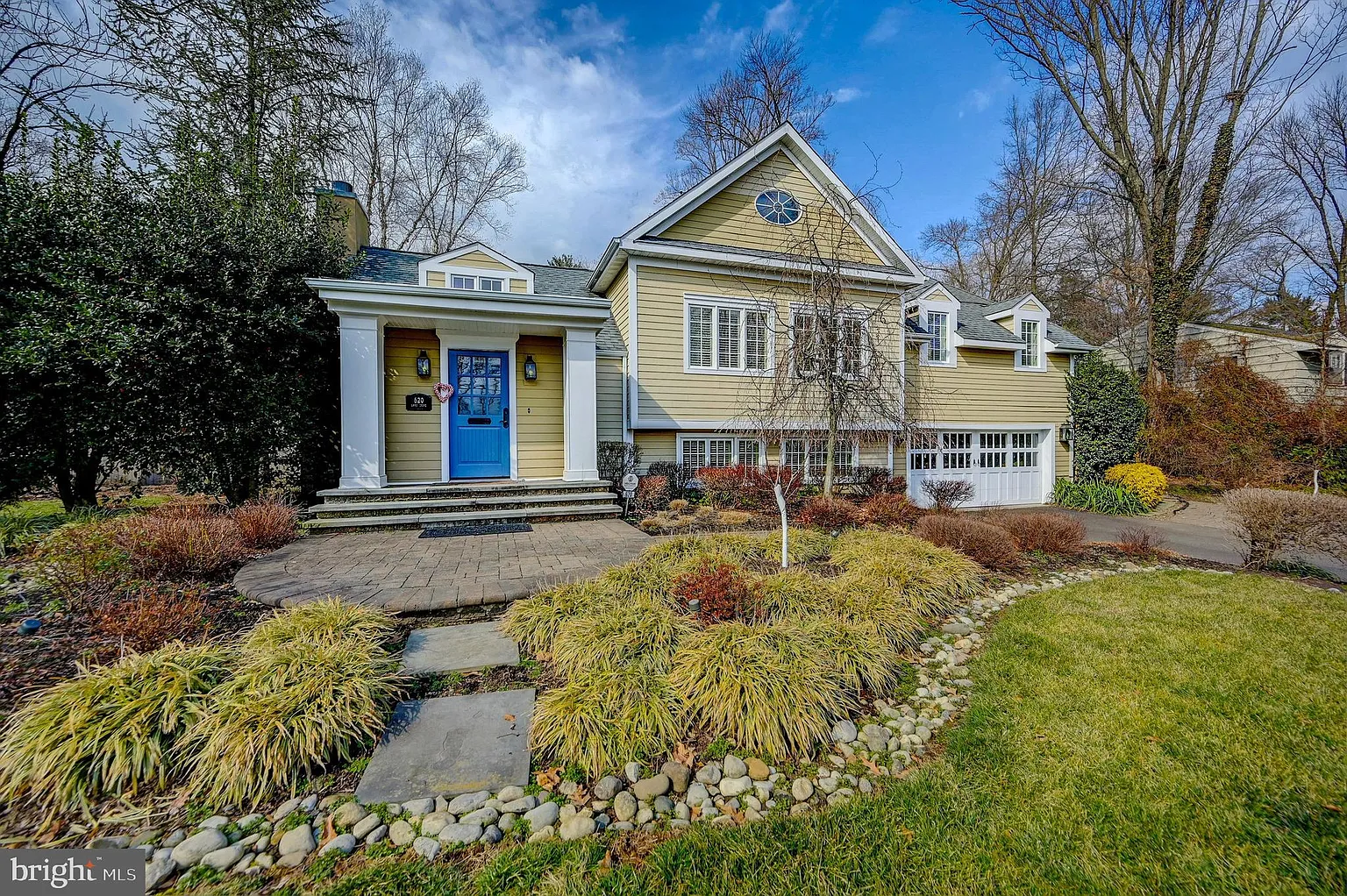 620 Lake Dr photo 1