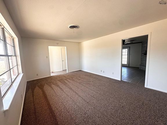 3rd image of 4516 Jennings Ave