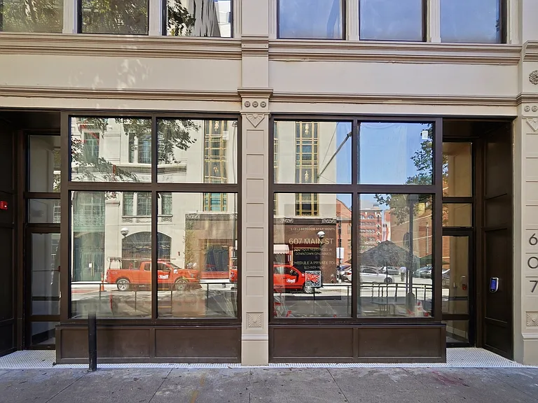 907 Main St #10 — Photo 2