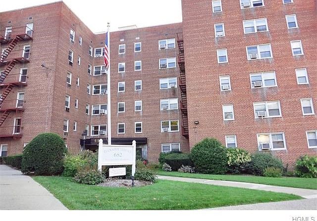 Well maintained building conveniently located