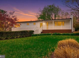 822 Walker Rd, Great Falls, VA