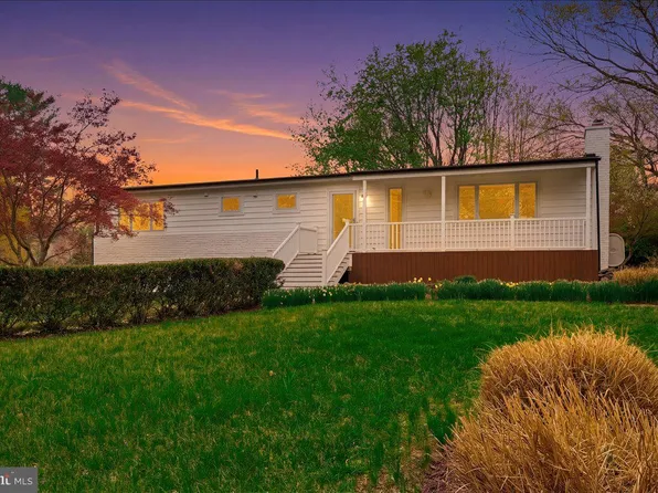 822 Walker Rd, Great Falls, VA 22066