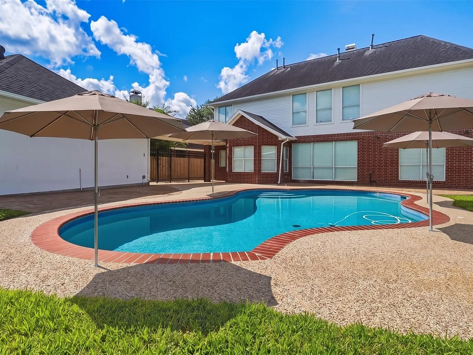 5 bed, 3.5 bath, 3427 sqft, $4,400 — Photo 1