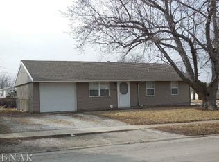 1104 Mount Vernon Dr, Bloomington, IL 61704