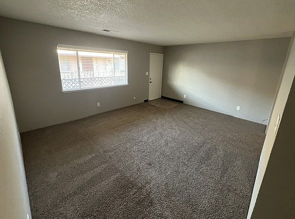 3rd image of 616 S Dayton St