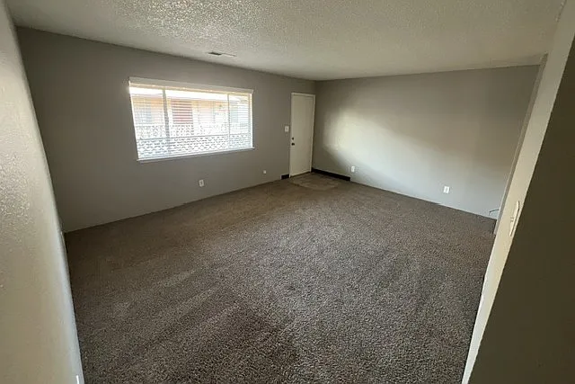 616 S Dayton St — Photo 3