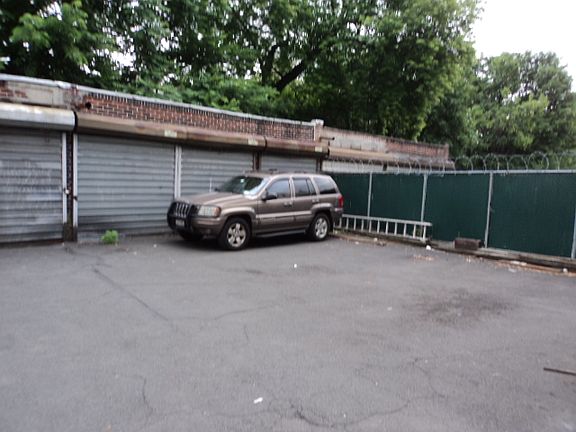 5th image of 1932 Daly Ave