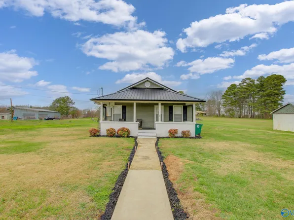 27 County Road 1453, Falkville, AL 35622
