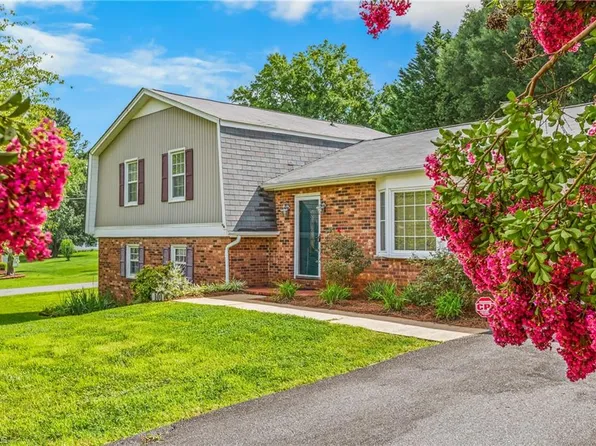 101 Asheview Ct, King, NC 27021