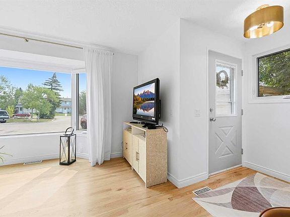 3rd image of 224 E Erin Dale Pl SE