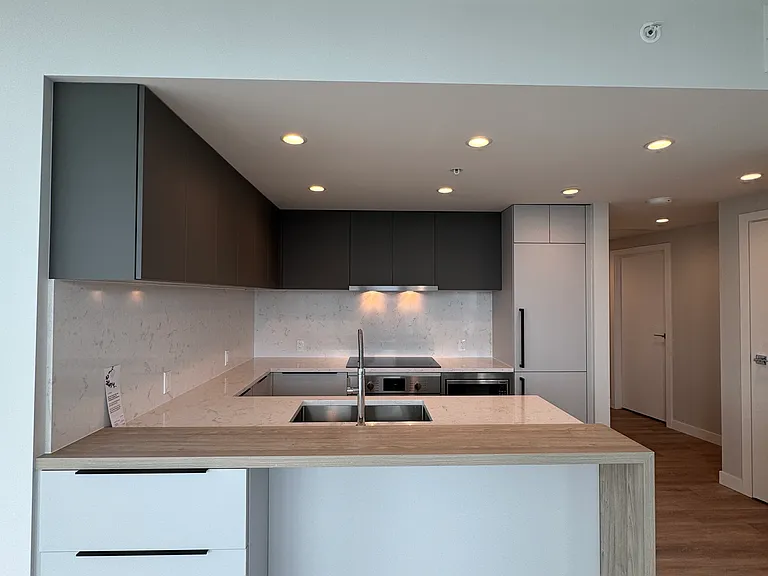 567 Emerson St #210 — Photo 2
