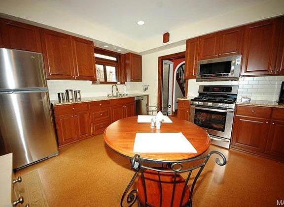 4th image of 7452 Amherst Ave