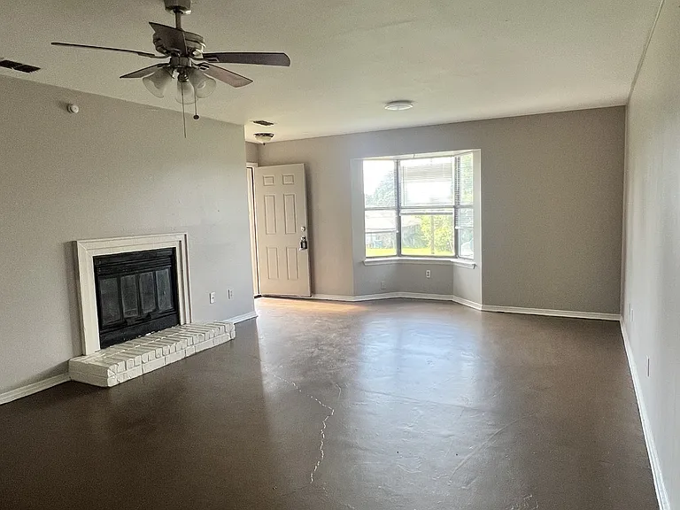 3753 Oak Hill Dr — Photo 2