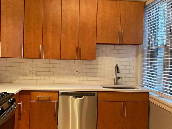 2nd image of 1700-1708 W Touhy Ave #7210-1708-1