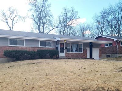 2414 Castle Dr, Saint Louis, MO, 63136