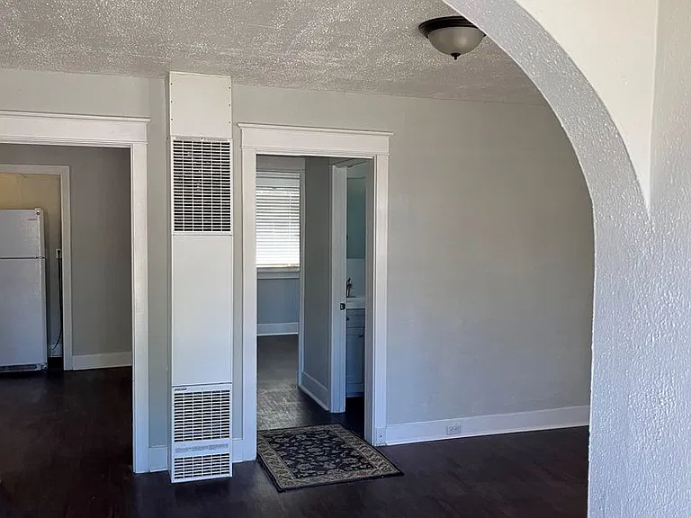 1826 Oregon Ave — Photo 9