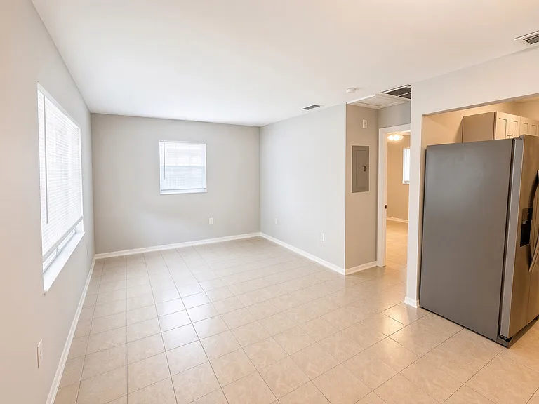 2070 Franklin St — Photo 2