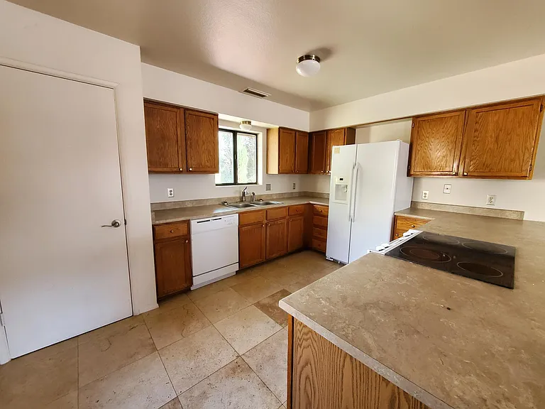 370 Fairway Oaks Dr #A — Photo 8