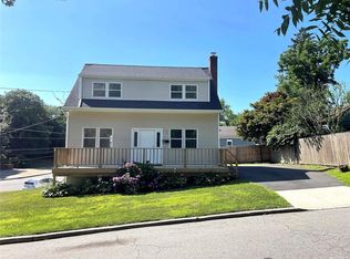 1 Frank Pl, Huntington, NY 11743