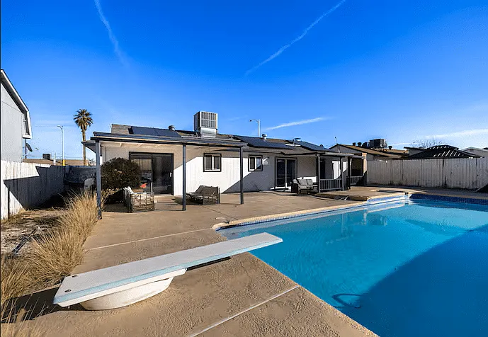 4 bed, $5,500 — Photo 2