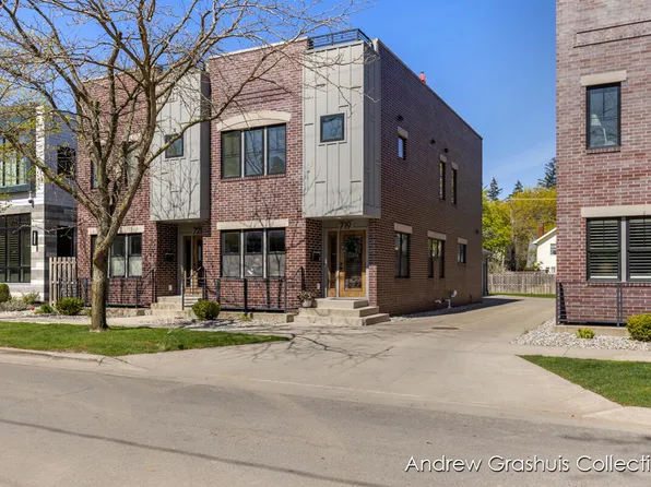 719 Croswell Ave SE, East Grand Rapids, MI 49506