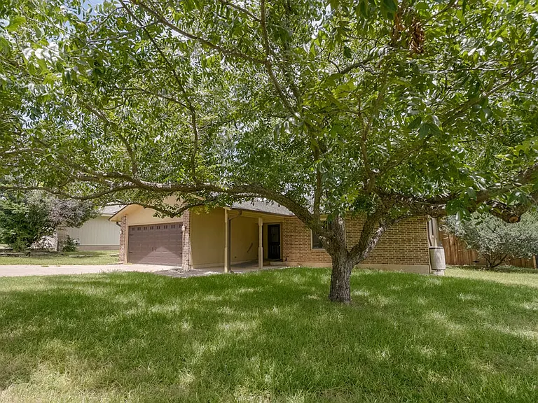 606 Splitrock St — Photo 2