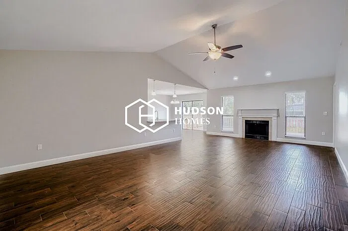 3 bed, 2.0 bath, 1841 sqft, $2,285 — Photo 3