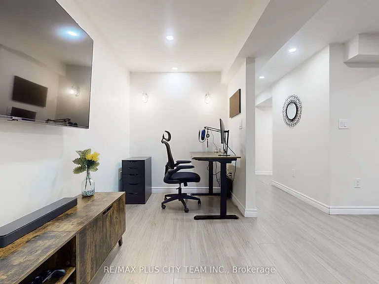 16 Edison Way — Photo 28