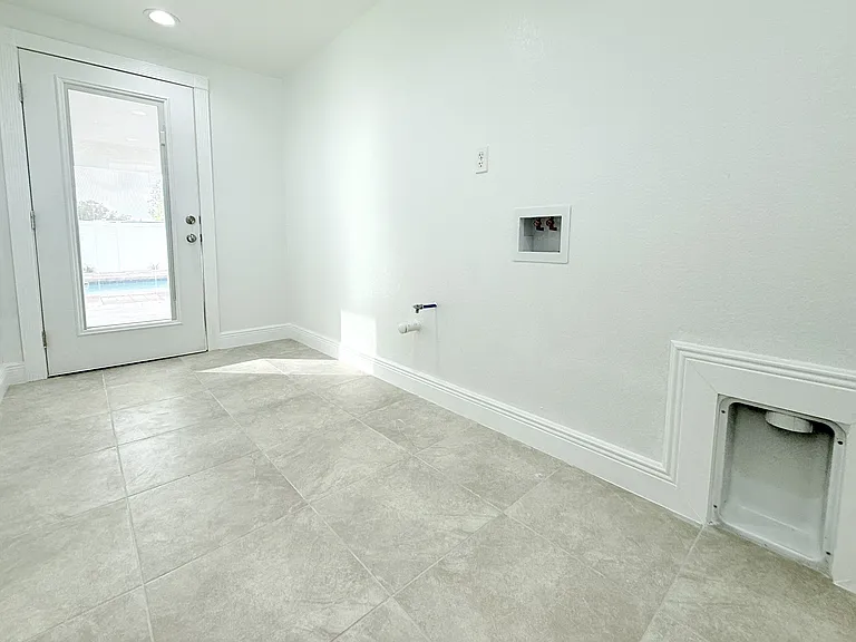 8236 Donaldson Dr — Photo 16