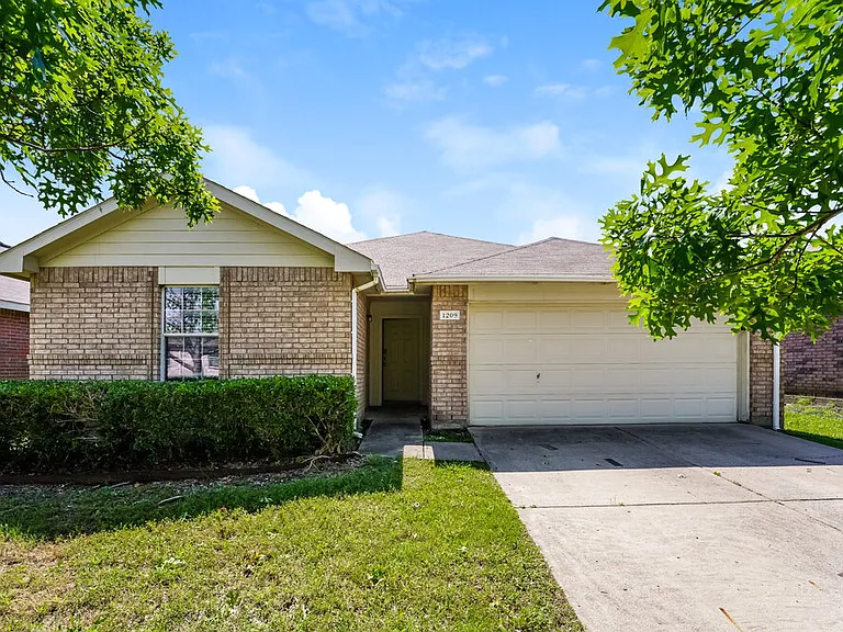 1209 Lambert Dr — Photo 1