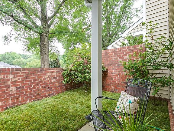 3rd image of 7552 Beauchamp Ct