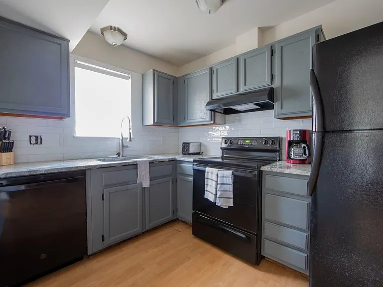725 Wolftrap Ln — Photo 2