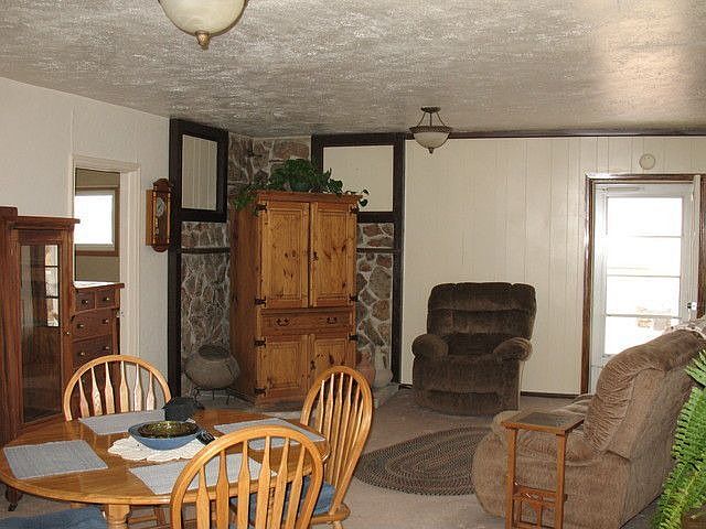 2nd image of 416 Carbon St