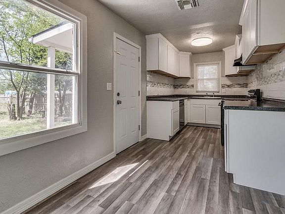 5th image of 432 W Mosier St